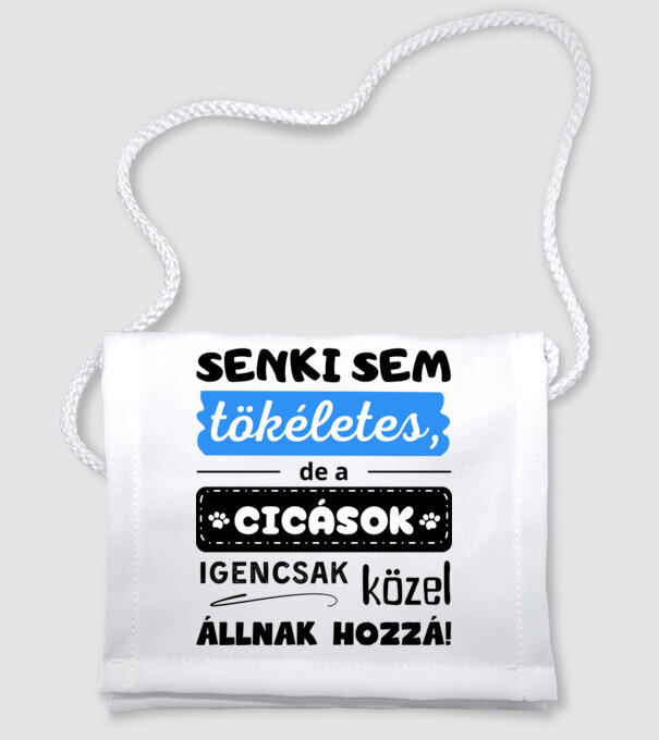  minta fehér pólón