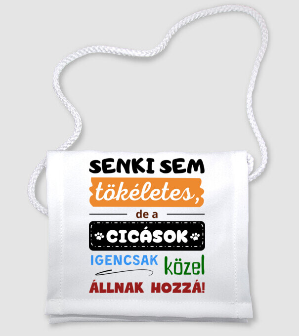  minta fehér pólón